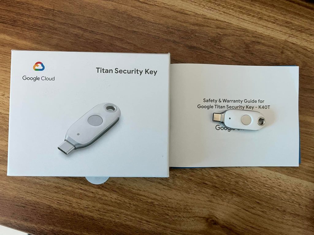 khoá bảo mật Google Titan Security Key